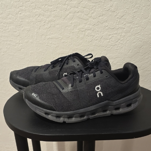 On Men's Black Athletic Sneakers - Picture 2 of 8